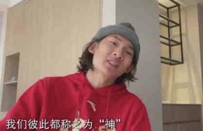 而这对经典暗恋CP的选角也让人充满惊喜和期待，张雪迎有洛枳身上的清冷孤傲，辛云来则有青春片男主的质感，更巧妙的是演员的名字也暗含惊喜，“雪迎”与“云来”形成了一组对仗